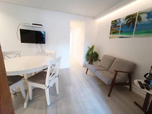 Lisbon Center Quiet Apartment Lapa 2 bathroom — 4-Star Luxury Hotel in Lisbon, Portugal