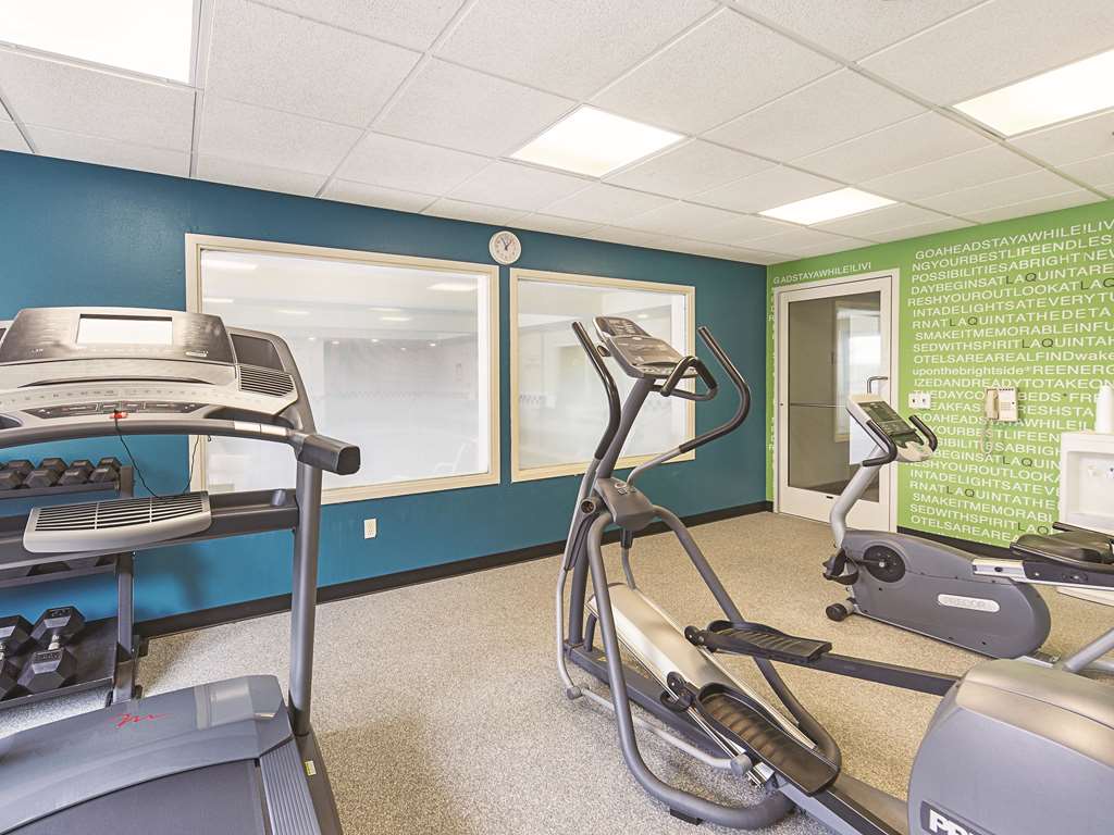 La Quinta Inn & Suites by Wyndham Central Point Medford - photo 16