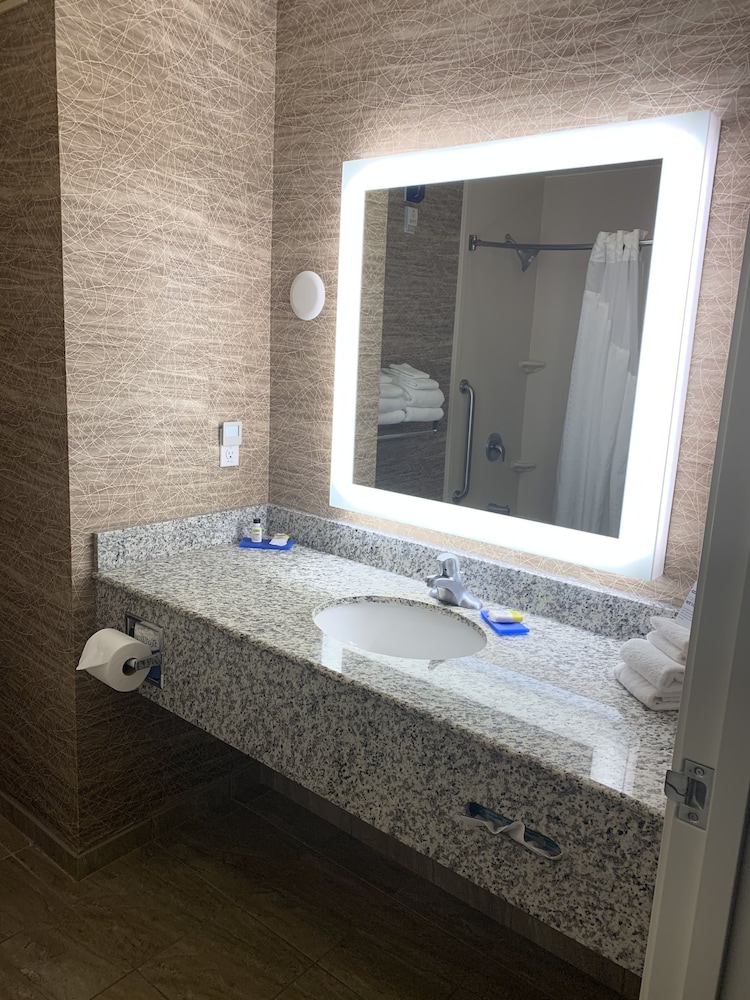 Holiday Inn Express & Suites New Martinsville by IHG - photo 25