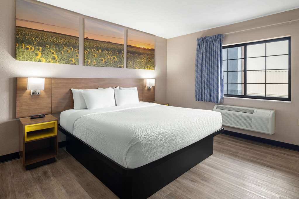 Days Inn & Suites by Wyndham Kokomo - photo 21