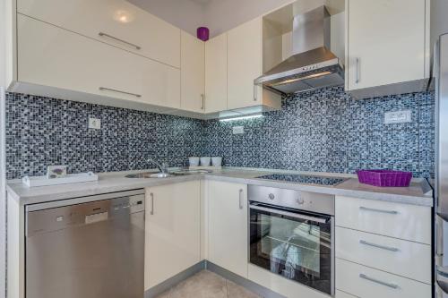 Apartments Vukasović — 4-Star Luxury Hotel in Omis, Croatia