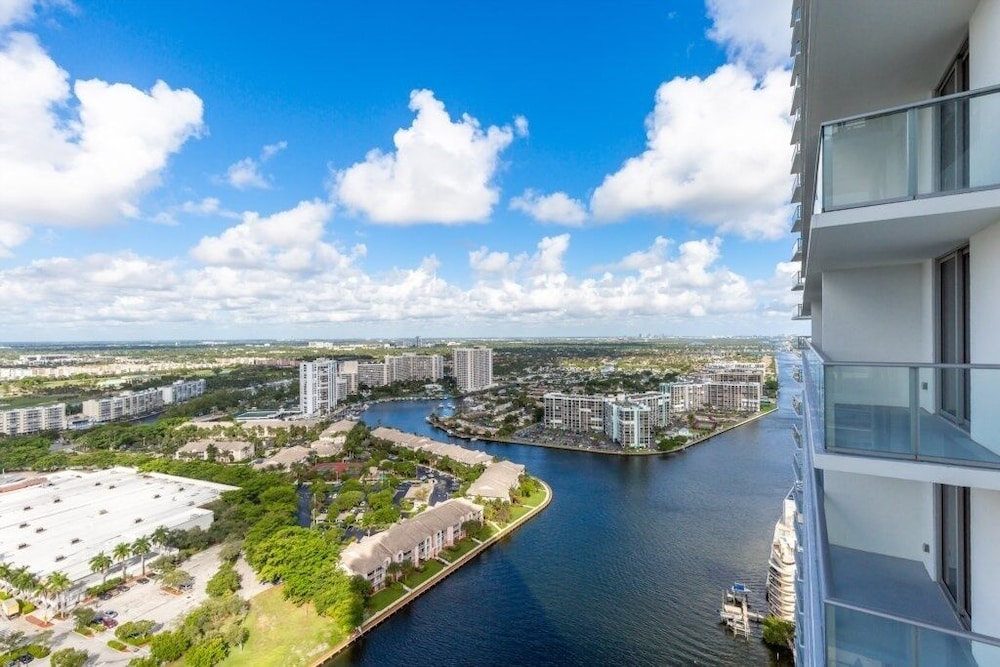 Hyde Beach House Luxury resort 3 Bedroom Condo by RedAwning - photo 53