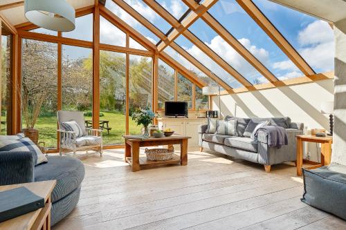 The Home Barn at Cornish Barn Holidays — 4-Star Luxury Hotel in Perranwell, United Kingdom