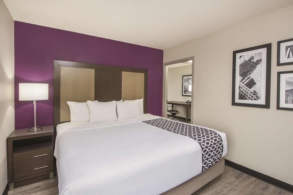 La Quinta Inn & Suites by Wyndham Festus St. Louis South - photo 19