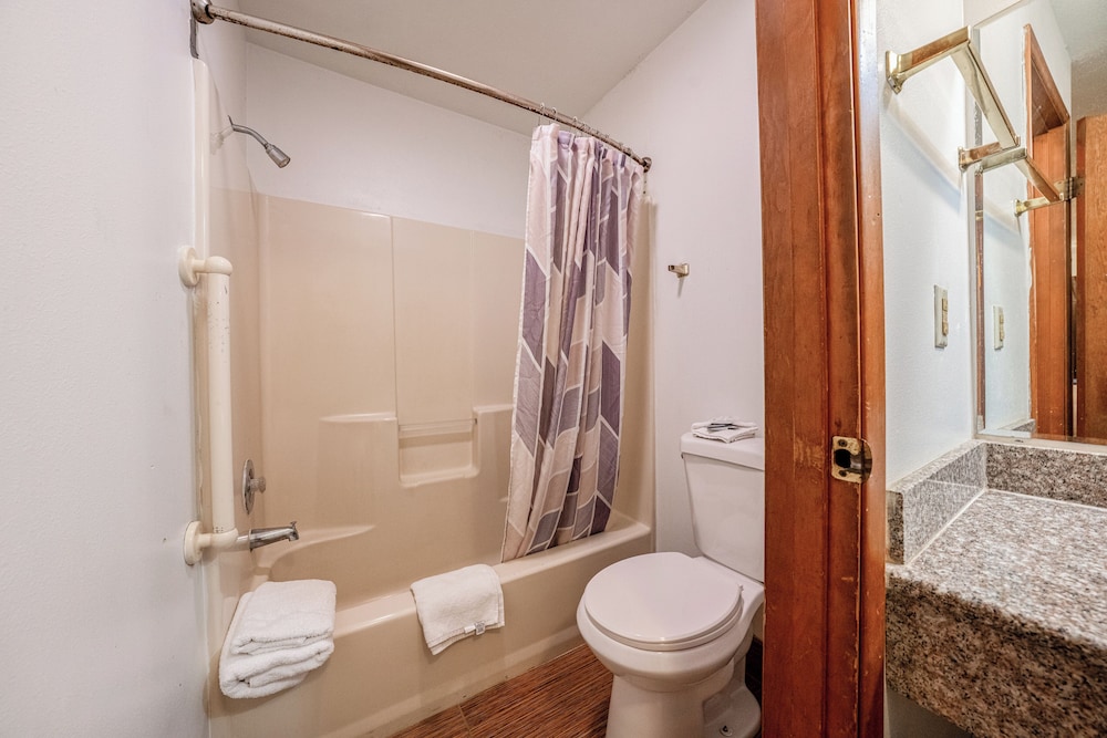 Rama Inn Motel and RV Park - photo 28