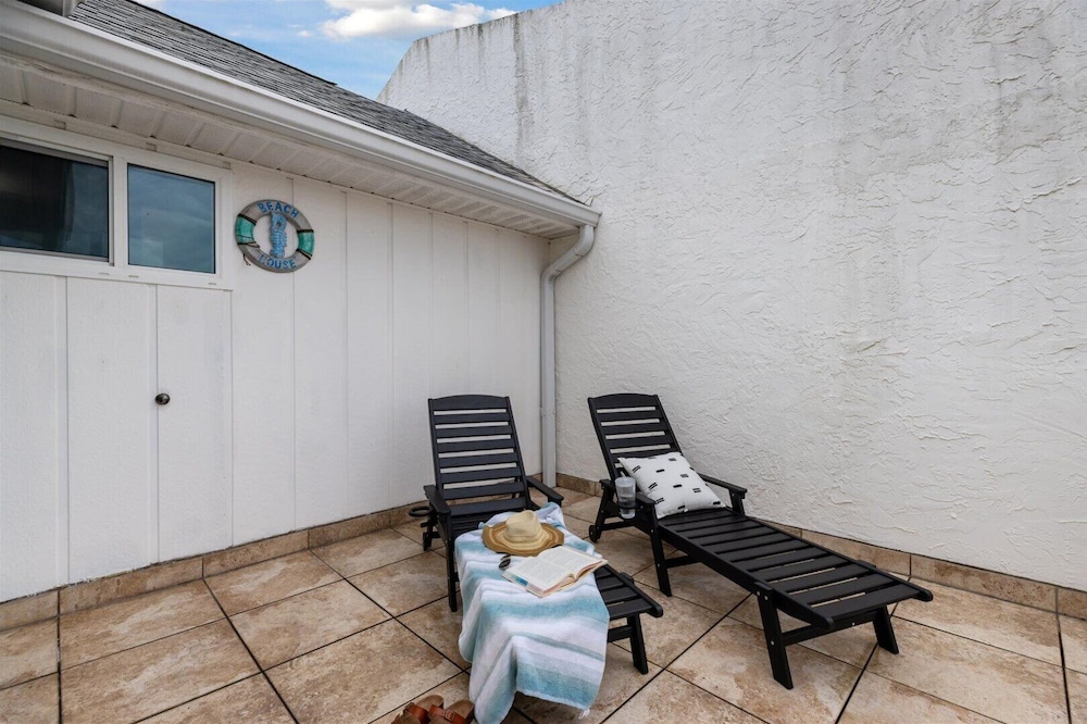 10 Colonial Drive in Cocoa Beach, United States