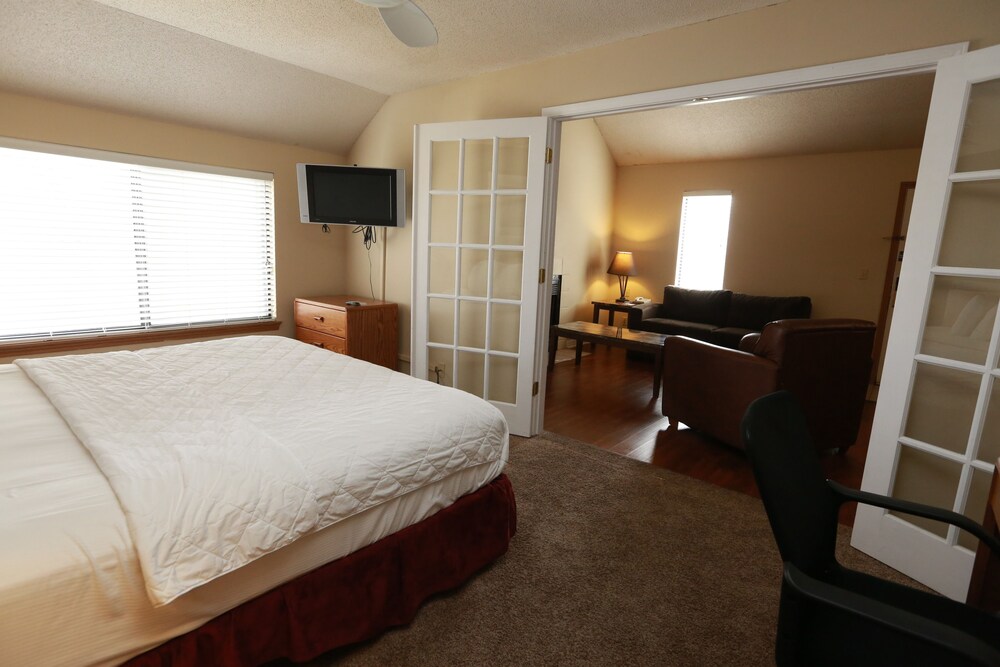 Sterling Hotel and Suites - photo 11
