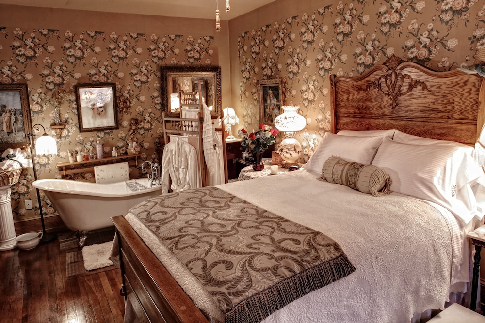 The Queen A Victorian Bed & Breakfast - photo 10