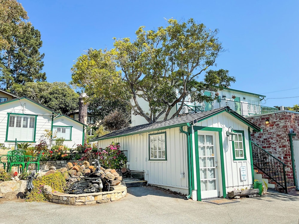 Carmel Green Lantern Inn - photo 97