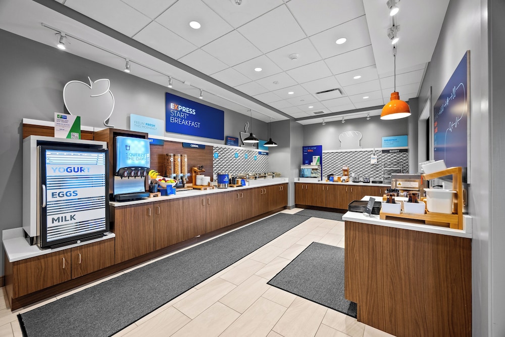Holiday Inn Express & Suites Marinette by IHG - photo 16