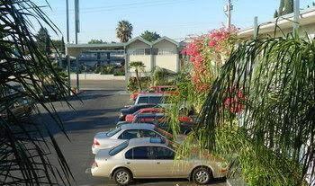 Antioch Executive Inn - photo 4