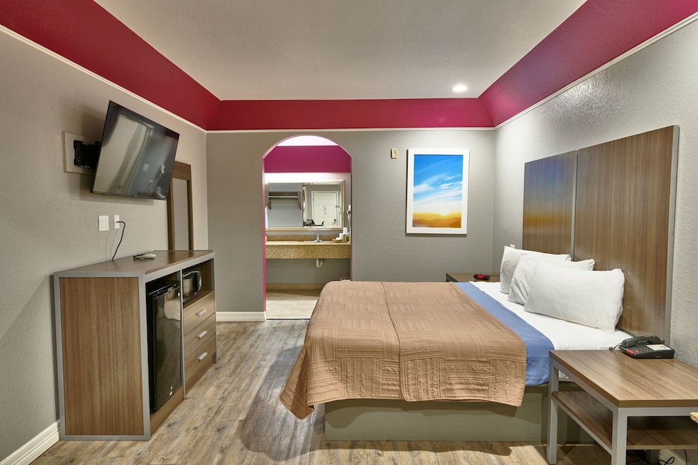 Hotel Bliss Kemah - photo 11