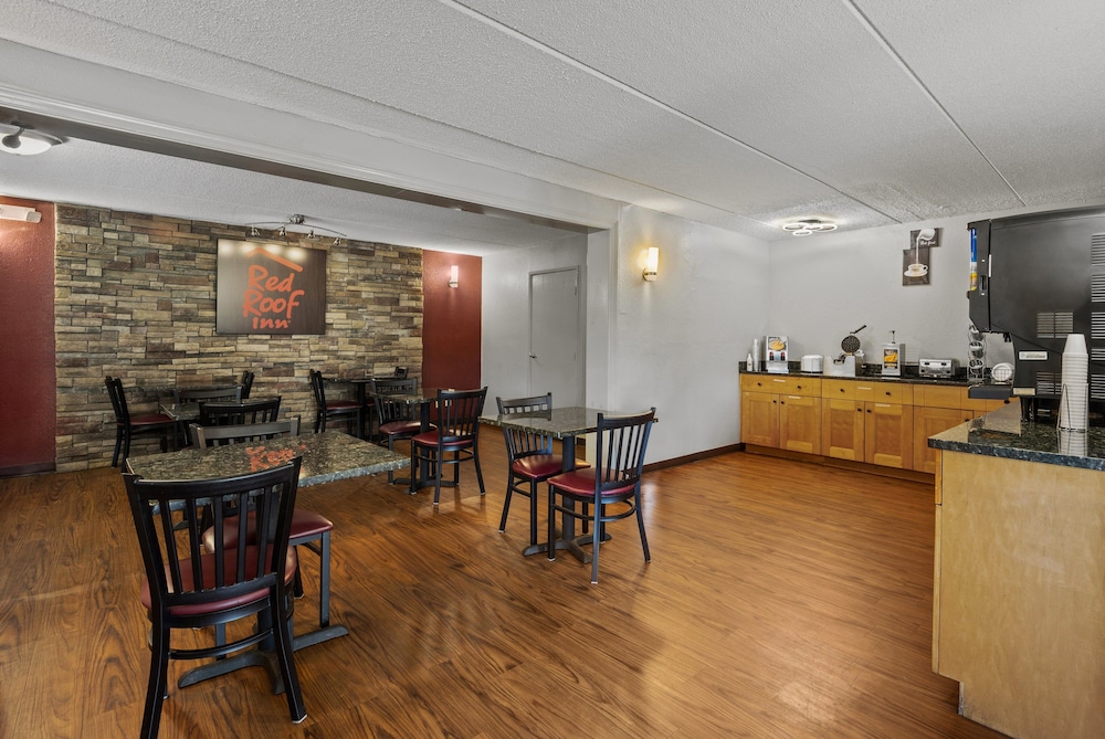 Red Roof Inn Greensboro Airport - photo 24