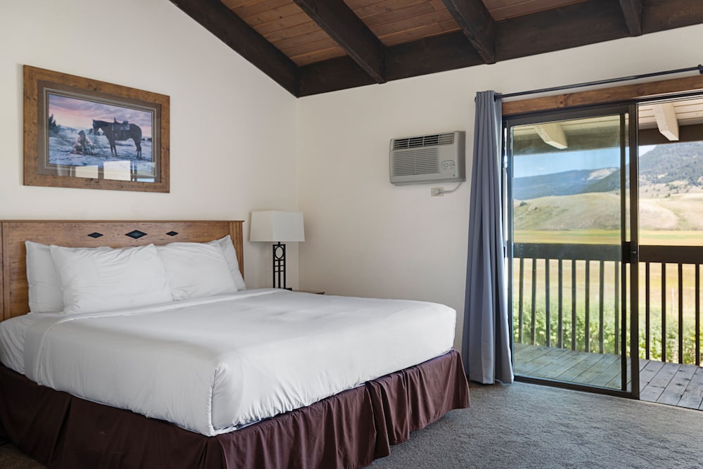Elk Refuge Inn - photo 12