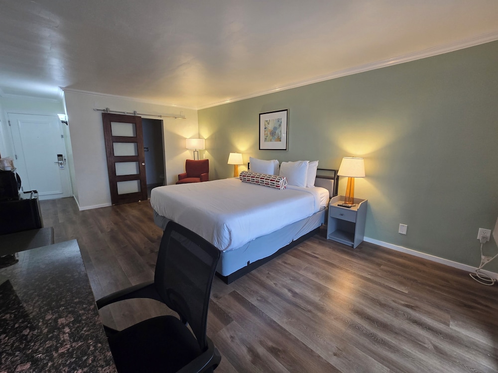 Marina Village Inn - photo 17