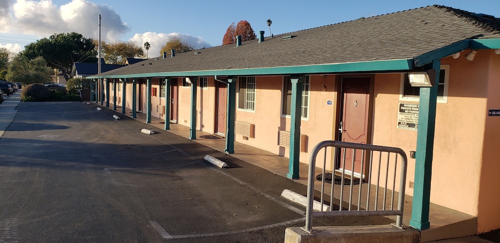 Riverside Inn & Suites Santa Cruz - photo 36