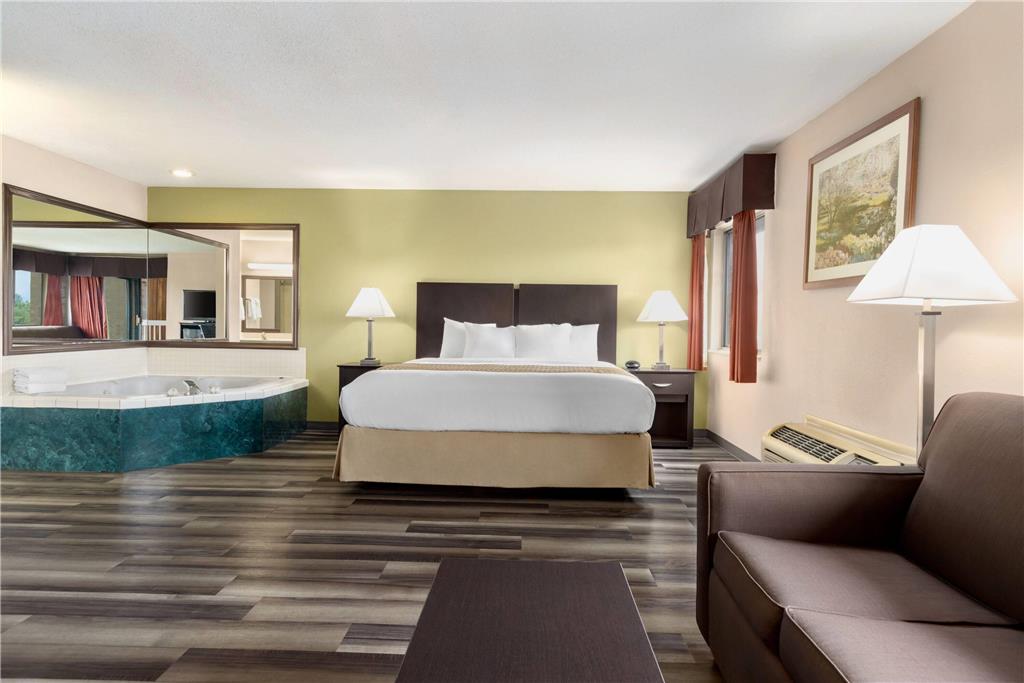 Baymont by Wyndham Monroe - photo 15