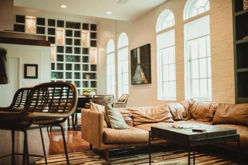 5 star Luxury Apartment Atop the Seagle Building — 4-Star Luxury Hotel in Gainesville, United States