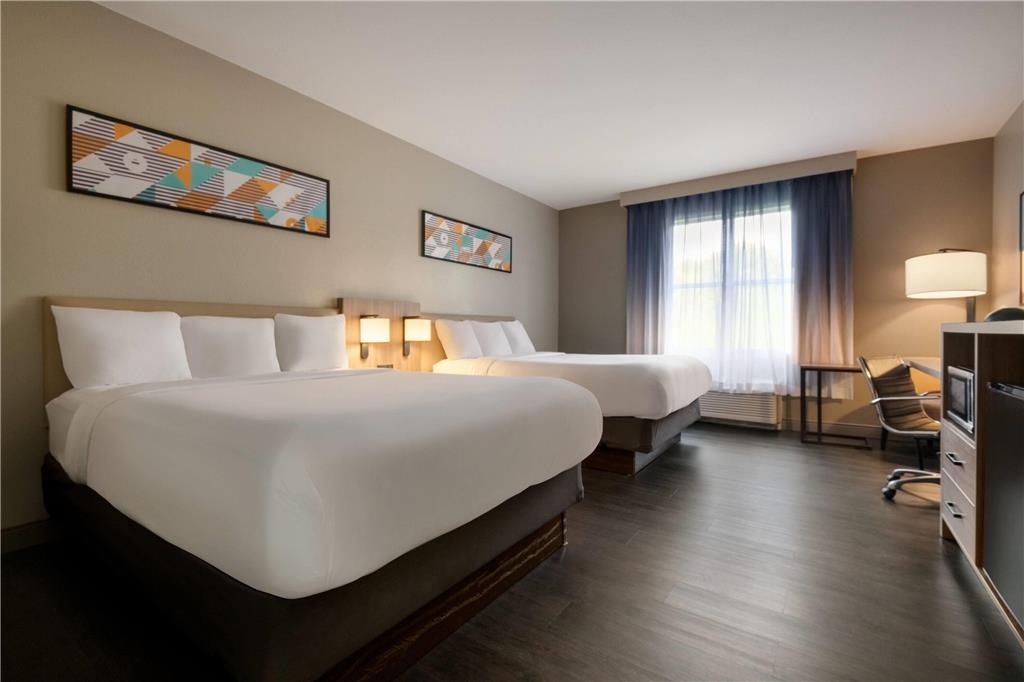 La Quinta Inn & Suites by Wyndham Montgomery - photo 37