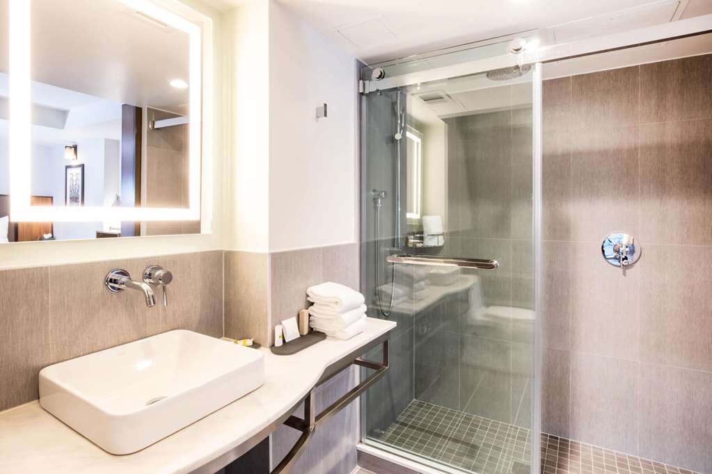 La Quinta Inn & Suites by Wyndham Times Square South - photo 20