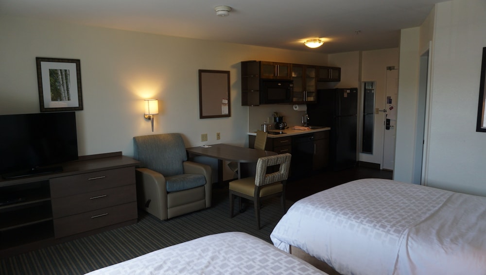 Candlewood Suites West Springfield an IHG Hotel - photo 3