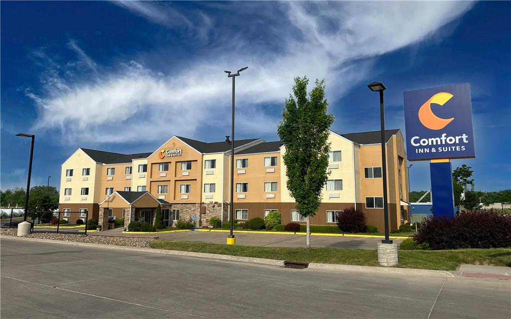 Comfort Inn & Suites Coralville Iowa City near Iowa River Landing - photo 3