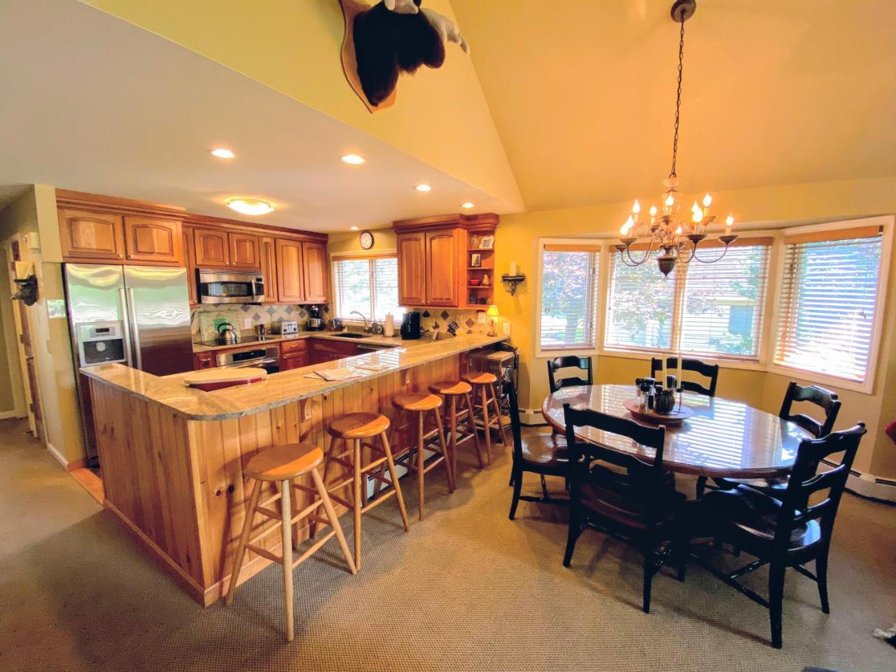 F8 Luxurious Mt Washington Hotel golf course home Wifi cable air conditioning - photo 14