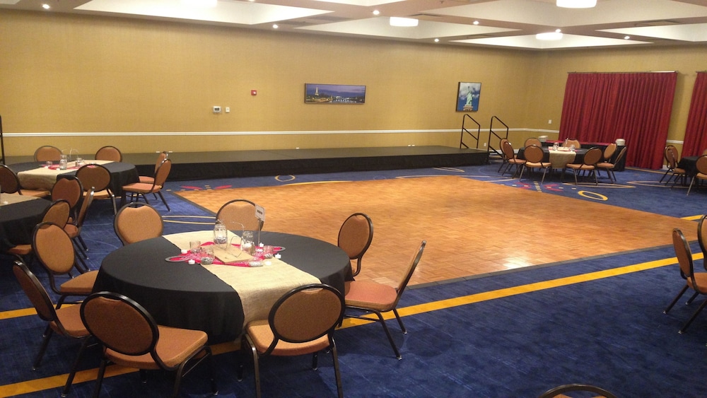 Holiday Inn Express Hotel & Suites Columbia Univ Area Hwy 63 by IHG - photo 33