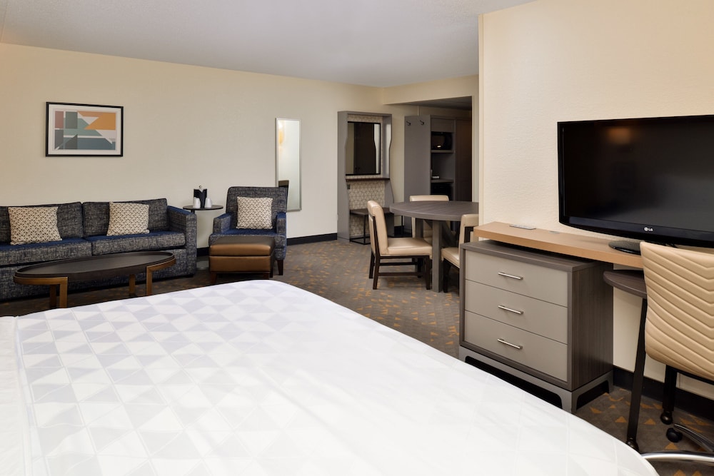 Holiday Inn Hotel & Suites Overland Park Convention Center - photo 5