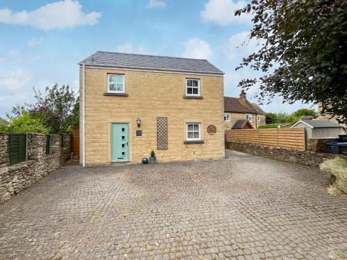 Copper Cottage — 4-Star Luxury Hotel in Atworth, United Kingdom