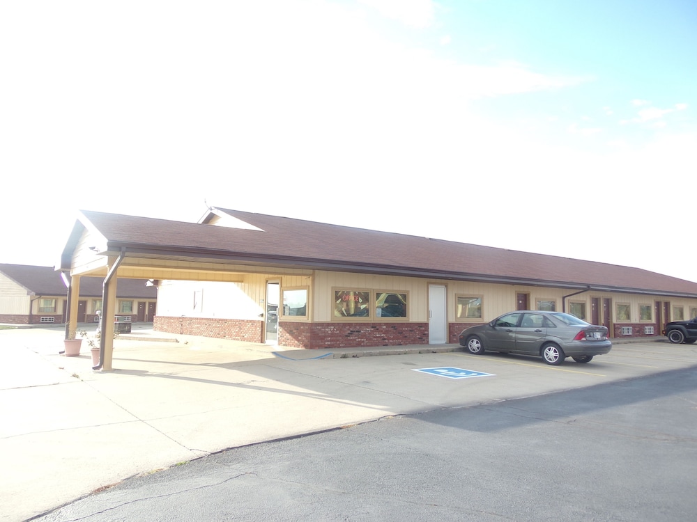 Huggy Bear Motel - photo 18