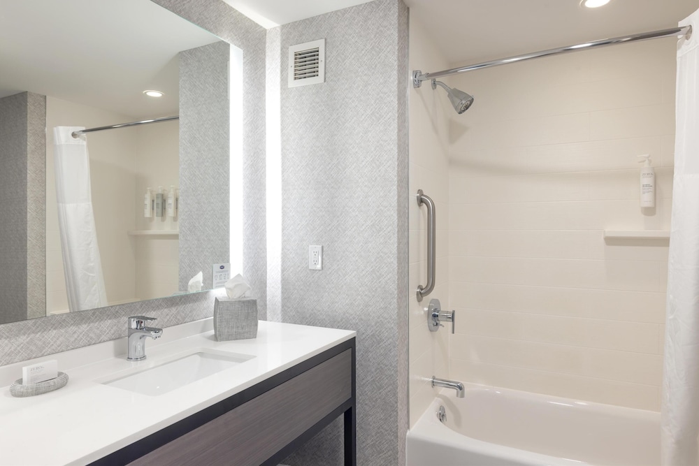 Hampton Inn & Suites Portsmouth Downtown - photo 25