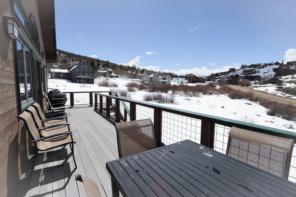 Lookout Lodge An Extraordinary Escape for 10 — 4-Star Luxury Hotel in Granby, United States