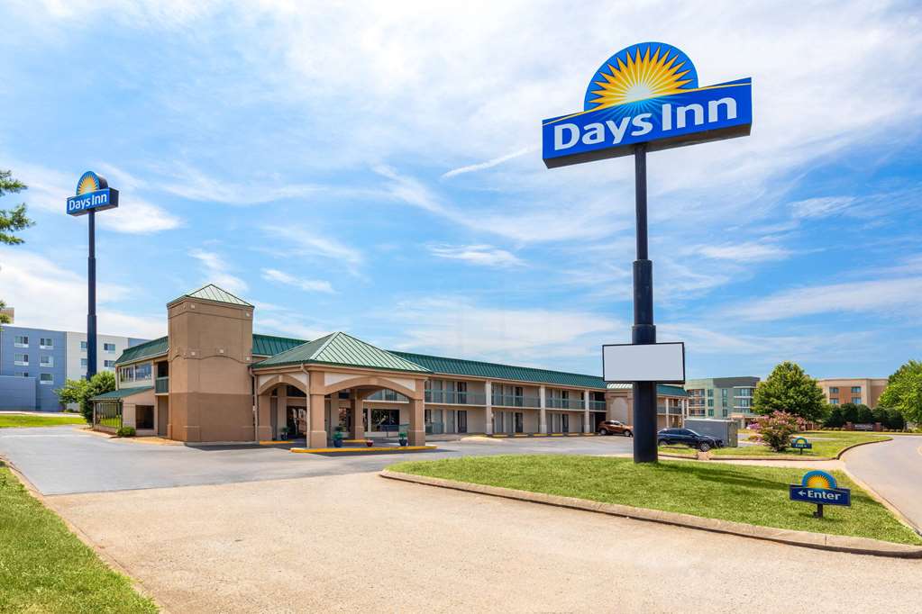 Days Inn by Wyndham Clarksville North - photo 3