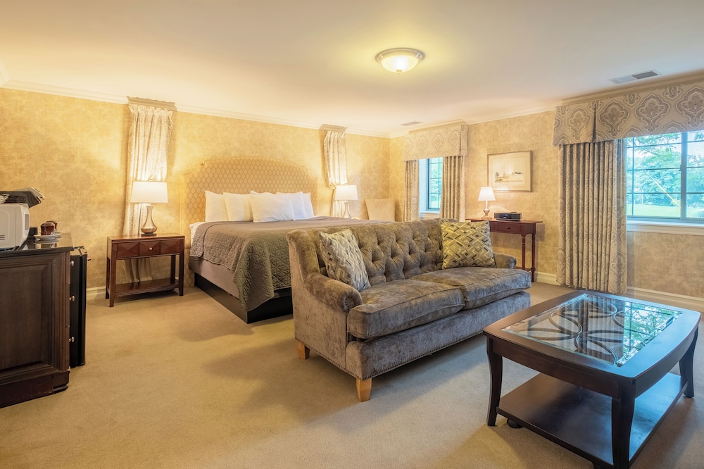 Red Coach Inn - carbon neutral hotel in Niagara Falls