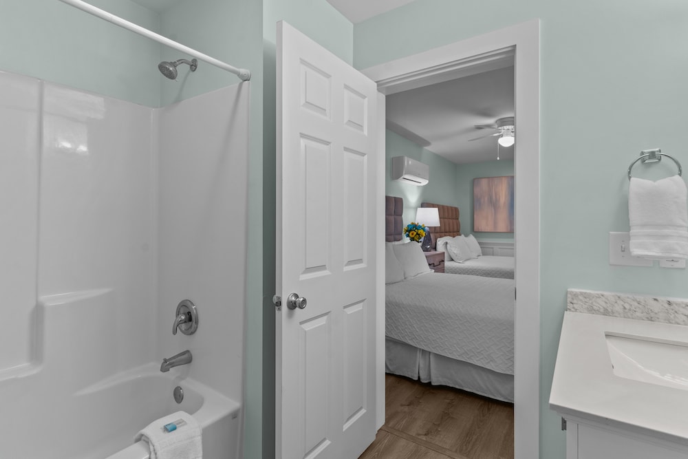 Loggerhead Inn and Suites - photo 77