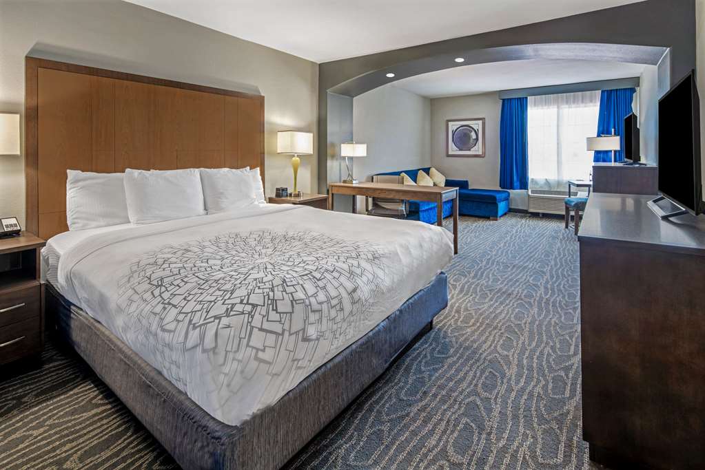 La Quinta Inn & Suites by Wyndham Brownsville North - photo 44