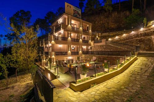 StayVista at Villa AnVira by GTV Estate with Bonfire BBQ — 4-Star Luxury Hotel in Shimla, India