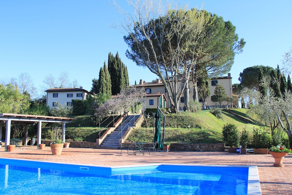 Villa Delia Hotel & Cooking School — hotel in Lari