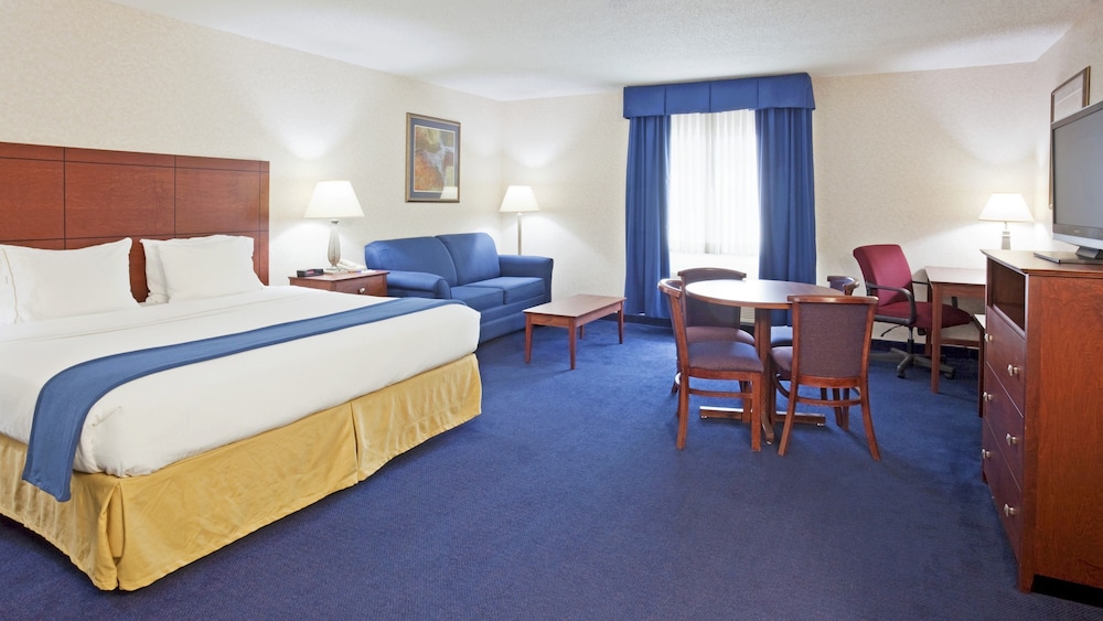 Holiday Inn Express Deforest - photo 3