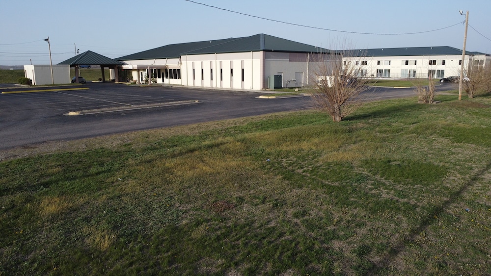 USA Inn Junction City Near Fort Riley - photo 46