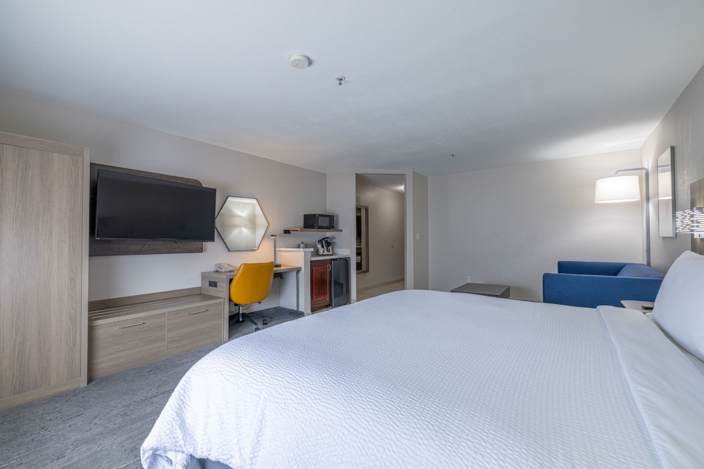 Holiday Inn Express & Suites College Station by IHG - photo 30