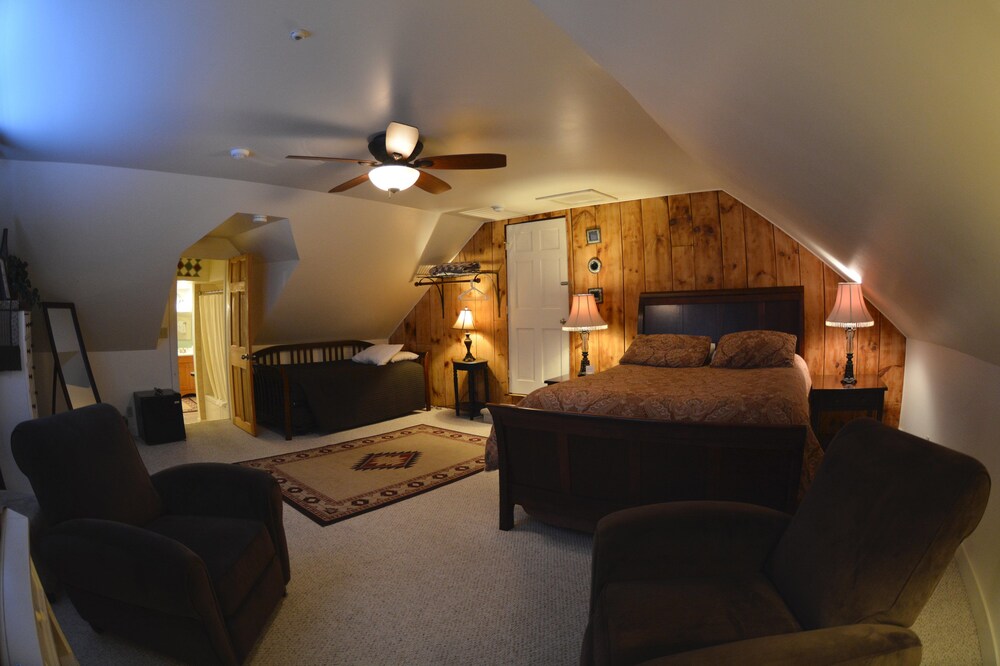 Hyde Away Inn - photo 14