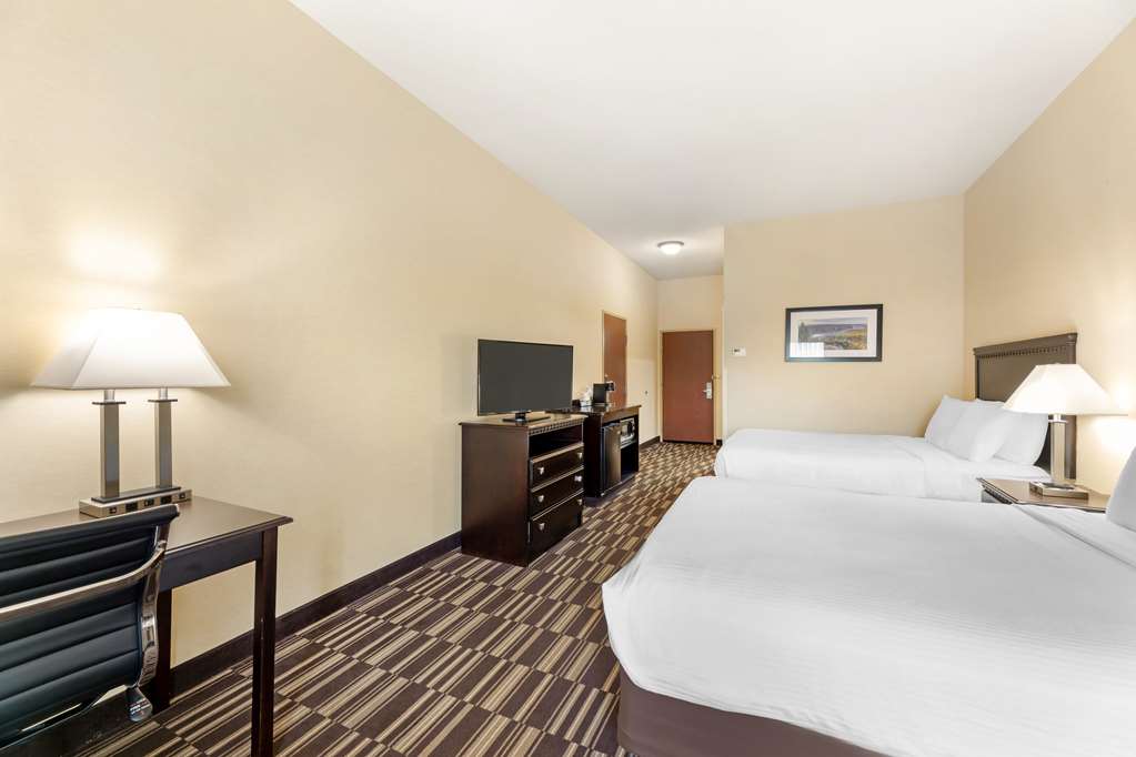 Best Western Plus Victor Inn & Suites - photo 32