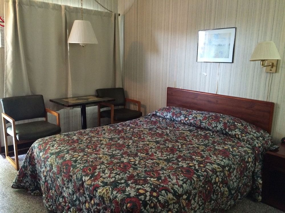 Maples Motel - photo 13