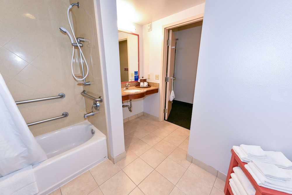 Hampton Inn & Suites Pittsburg CA - photo 63