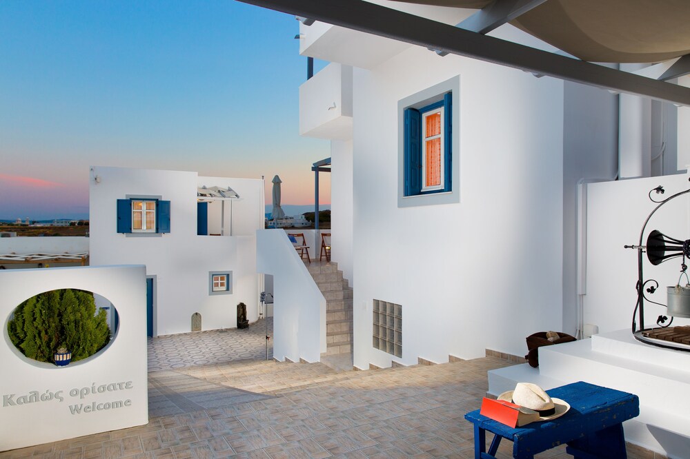 Vira Vivere Houses — 4-Star Luxury Hotel in Milos, Greece