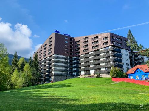 Apartament Alpin resort etaj 7 in Unknown City, Romania