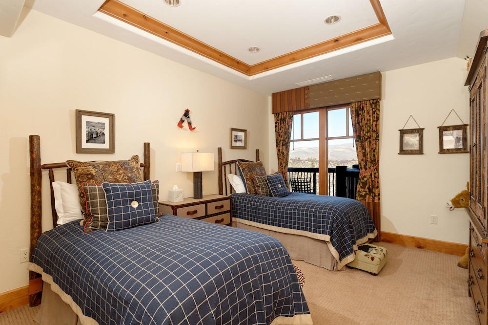 Colorado Lodge at the Ritz Carlton - photo 2