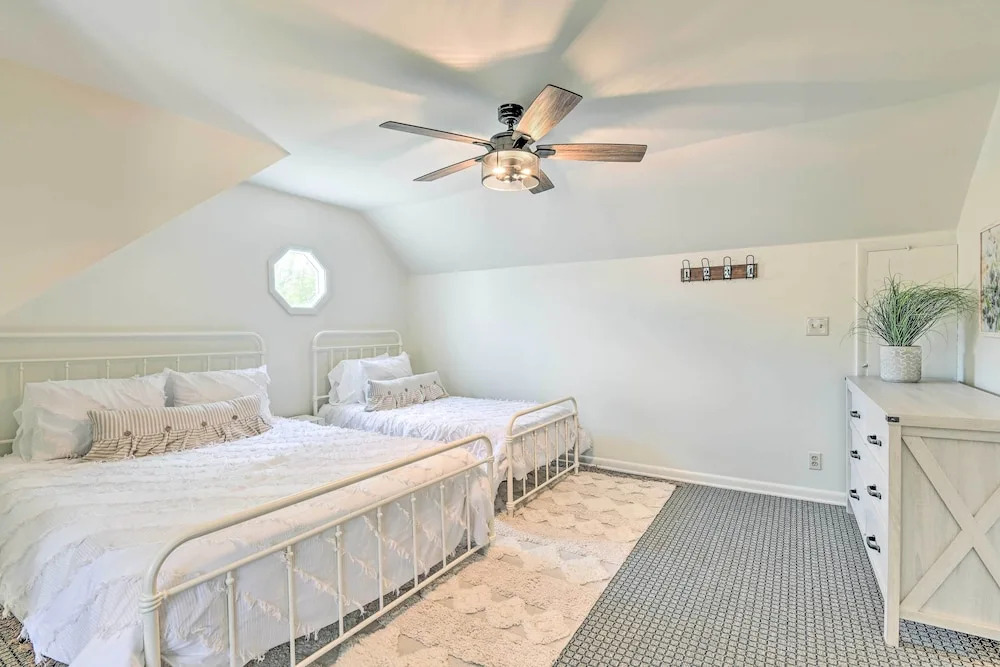 Chic Nashville area Retreat w Private Pool — hotel in Kingston Springs